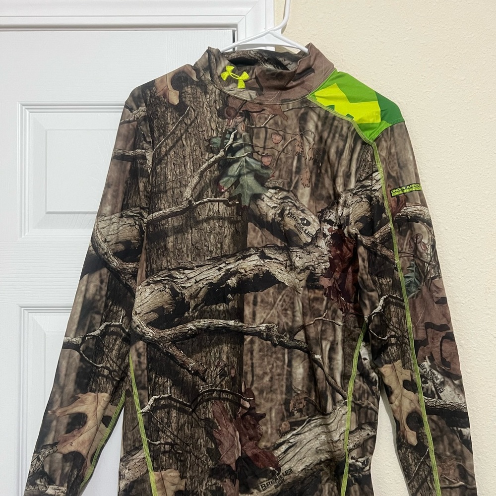 Under Armour Scent Control Thermal Compression Top. Large Infinity Break Up